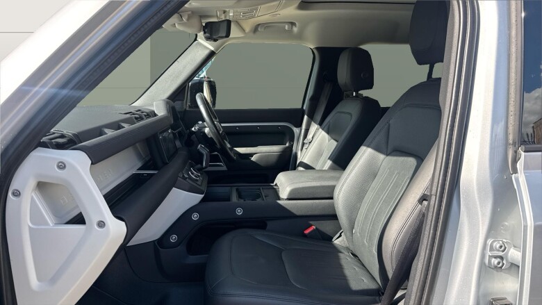 Land Rover Defender 3.0 D300 SE 110 5dr Auto Diesel Estate